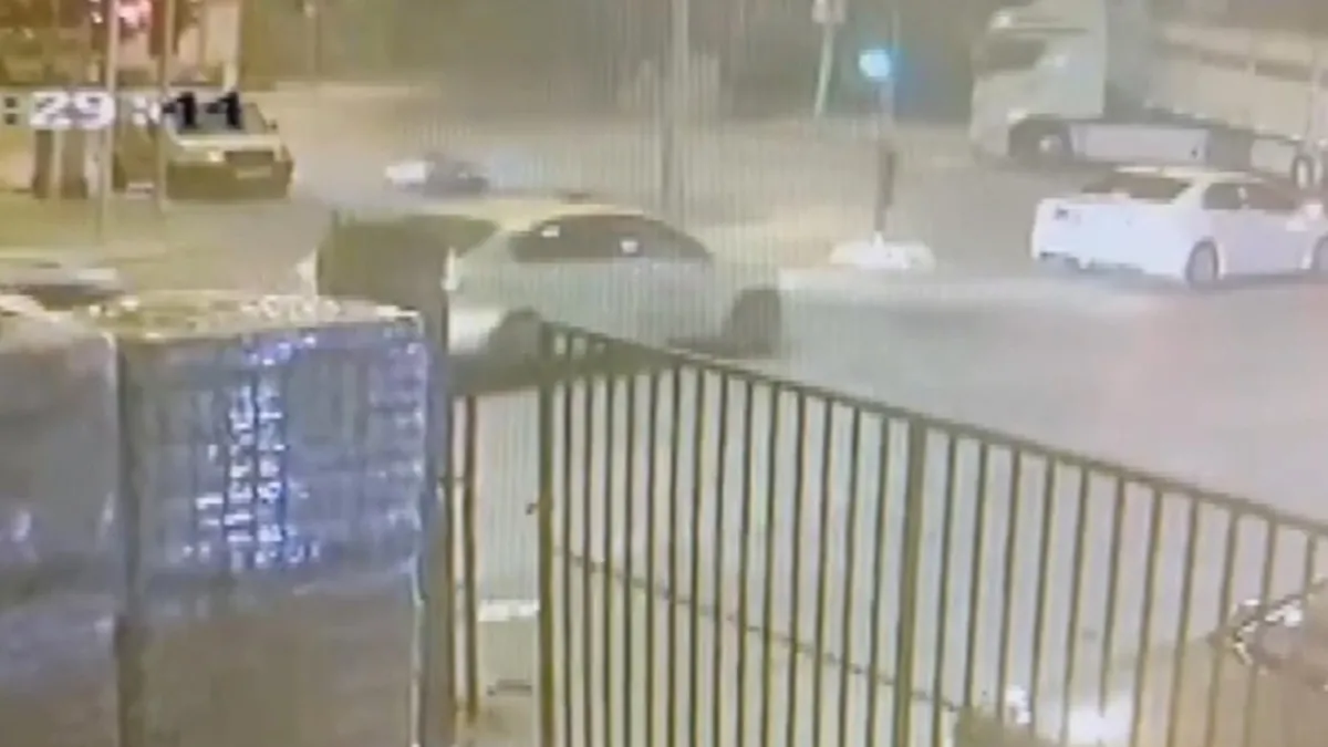 Sultanbeyli'de yasak noktadan dönüş yapan TIR dehşet saçtı: 2 ağır yaralı