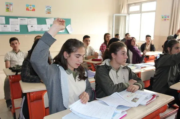 Koyun otlatırken kitap okuyan Kader Özer'e ödül - 1