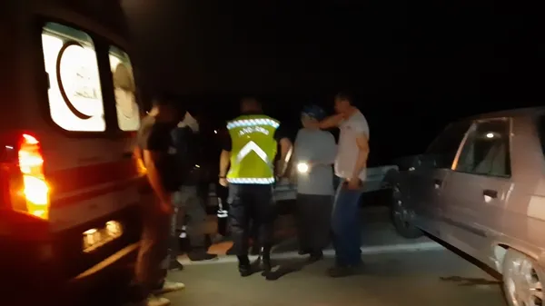 kaza-yapti-ardindan-bariyerlere-savruldu-2-yarali-1693447169681.jpg Kazanın ardından bariyerlere savruldu: 2 yaralı - 1