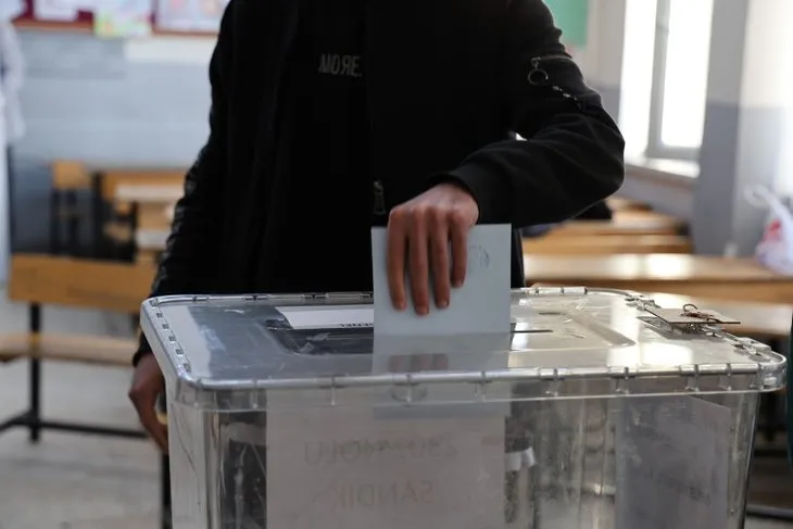 Türkiye yerel yöneticilerini seçiyor! Önce belediye başkanlığı pusulaları sayılacak