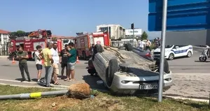 Hafif ticari araç ile otomobil çarpıştı: 5 yaralı