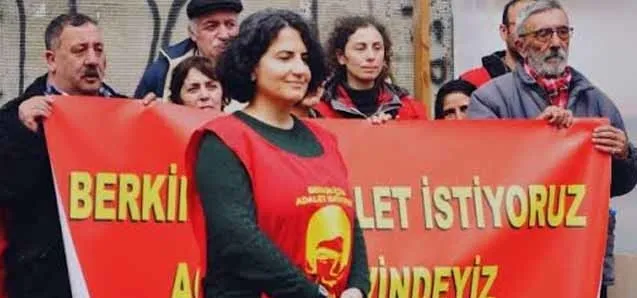 Terör örgütü DHKP-C talimatıyla ölen Ebru Timtik’e ‘İstanbul Barosu’ önünde anma - 1