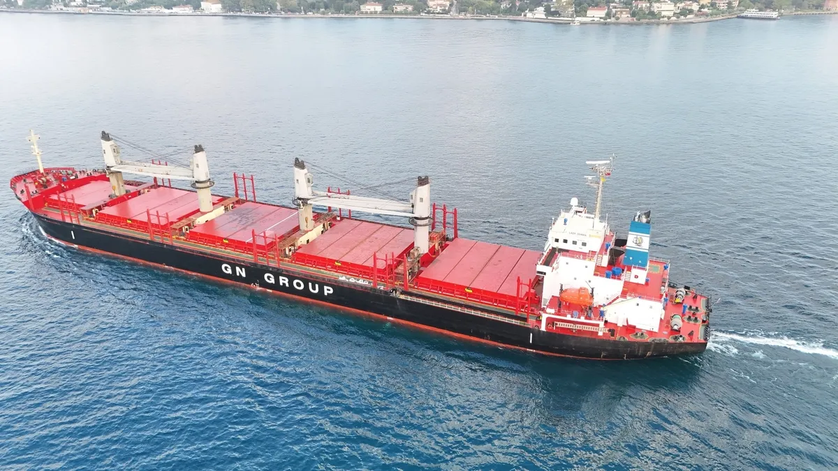 Saldırıya uğrayan Lady Zehma İstanbul Boğazı'ndan geçti