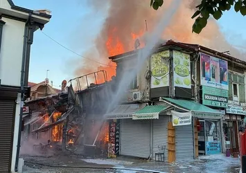 Afyonkarahisar'da yangın! 15 iş yeri kullanılamaz hale geldi | Patlamalar meydana geldi