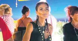 3 milyonluk şov! Üzerinde servet taşıdı