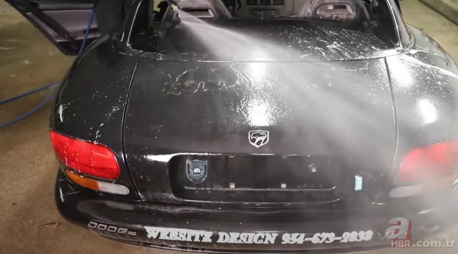 Garajda kaderine terk edilmiş Dodge marka arabayı yenilediler 🚗 Sahiplerinin gözü yaşlı 23