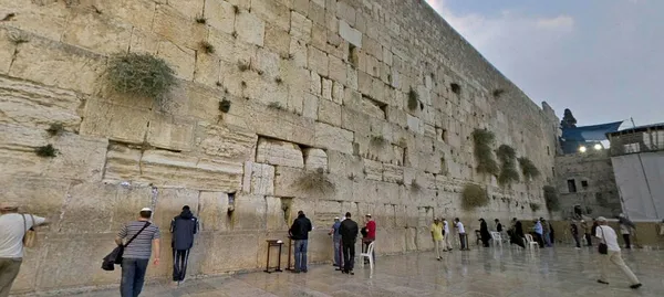 Ağlama Duvarı bir palavradır! Ağlama Duvarı Süleyman Tapınağı’na mı ait? Duvarın Yahudiler için önemi ne? Erhan Altunay’dan VAV TV’de tarihi açıklamalar