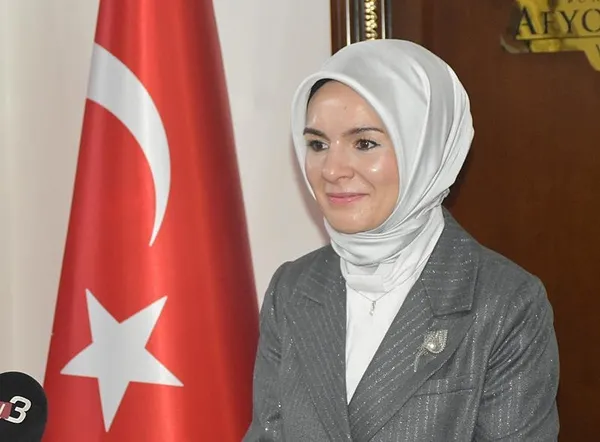 bakan-mahinur-ozdemir-goktas-duyurdu-aile-ve-genclik-fonuna-deprem-bolgesinden-kac-kisi-basvurdu-1708075136509.jpeg Bakan Mahinur Özdemir Göktaş duyurdu! Aile ve Gençlik Fonu'na deprem bölgesinden kaç kişi başvurdu? - 1