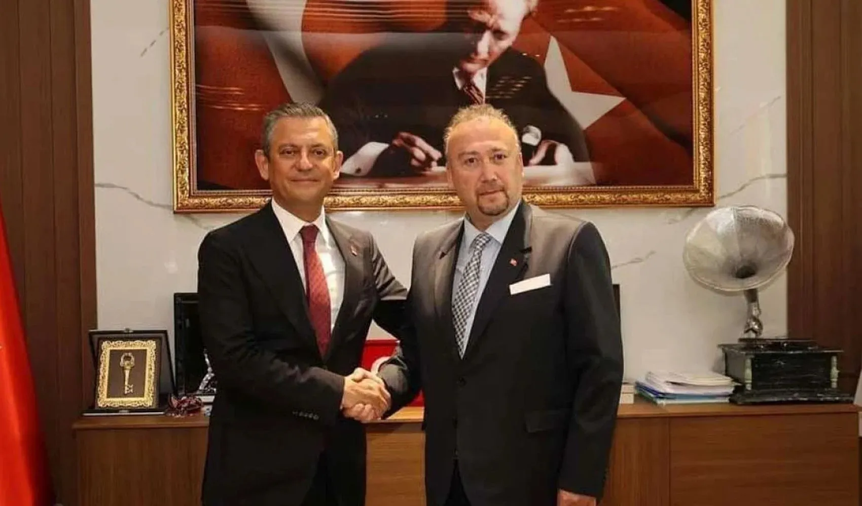 İhraç edilmesi bekleniyordu! Özkan Yalım'a 