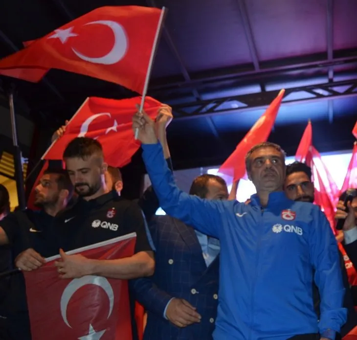 Trabzonspor’dan demokrasi nöbetine destek!