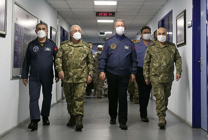 Son dakika: ’Pençe-Kilit’ operasyonu başladı! Milli Savunma Bakanı Hulusi Akar: Çok sayıda PKK’lı terörist etkisiz hale getirildi