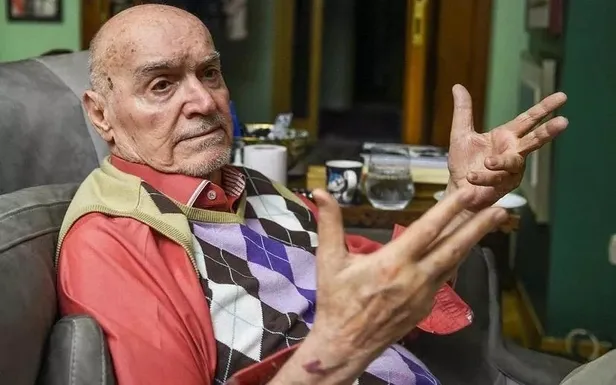 Hıncal Uluç kimdir, kaç yaşındaydı, hastalığı neydi? Hıncal Uluç öldü mü, neden öldü? İşte hayatı... - 1