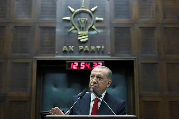 baskan-erdogandan-ozgur-ozele-genel-baskan-mi-emanetci-mi-belli-degil-1700050806706.jpg Başkan Erdoğan’dan Özgür Özel’e: Genel başkan mı emanetçi mi belli değil! - 7