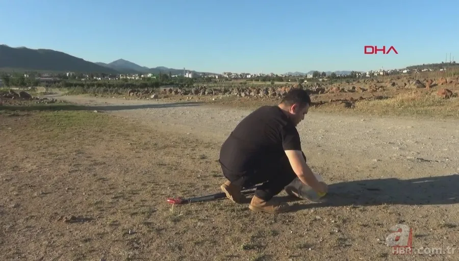 Tek ısırığı bile öldürüyor! Eve giren zehirli yılanı elleriyle yakaladı 🐍 21