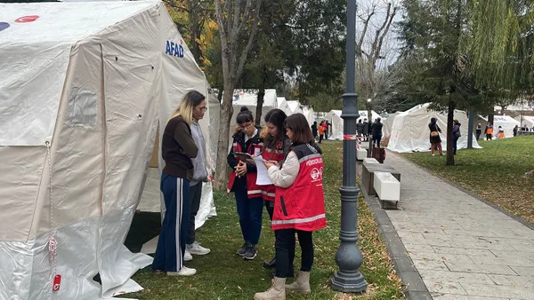 Türkiye eski Türkiye değil! Çadırlar 3 saatte kuruldu