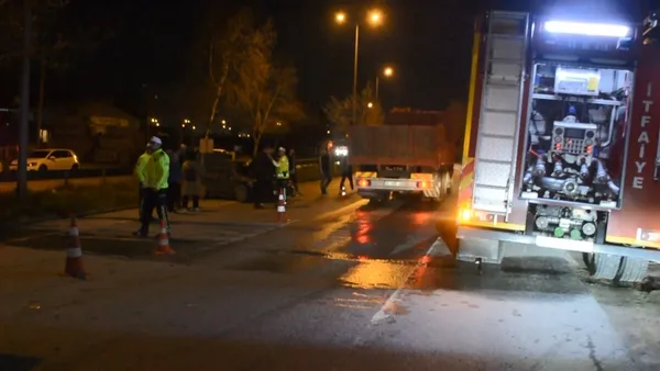 kocaelinde-kazaya-karisan-arac-su-kanalina-dustu-yarali-var-1650145669693.jpg Kocaeli’nde kazaya karışan araç su kanalına düştü: Yaralı var - 5