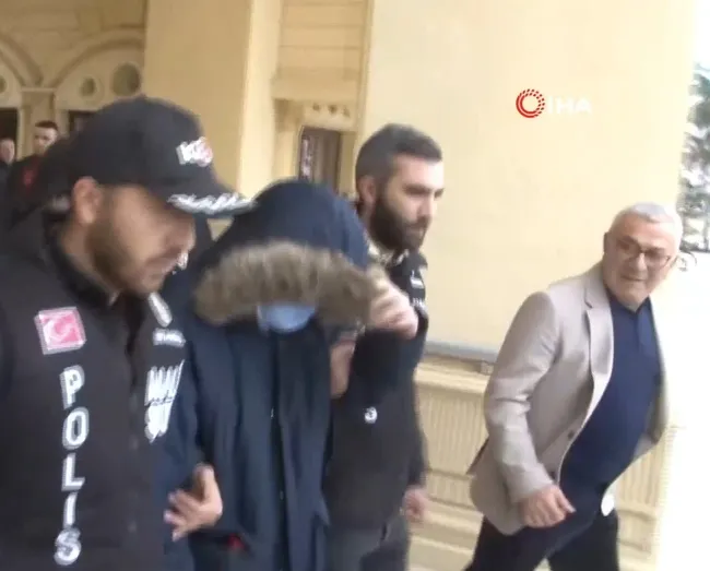 a-haber-muhabirinin-saldiriya-ugradigi-olaydaki-kisi-ekrem-imamoglunun-adami-cikti-1705605035670.jpg A Haber muhabirinin saldırıya uğradığı olaydaki kişi Ekrem İmamoğlu’nun adamı çıktı - 1