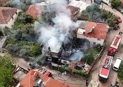 Antalya'da korku dolu anlar! 2 kız kardeşi komşuları kurtardı