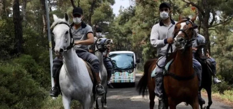 CHP'li Ekrem İmamoğlu atları kurtarma projesinde atları koşturarak tanıtım yaptı