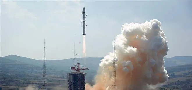 Çin yer gözlem uydusu ZY-1 02Eyi uzaya fırlattı
