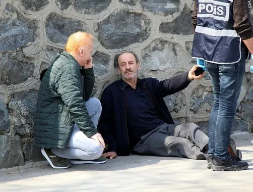 Takla atıp hurdaya dönen otomobilden burnu bile kanamadan çıktı - 3