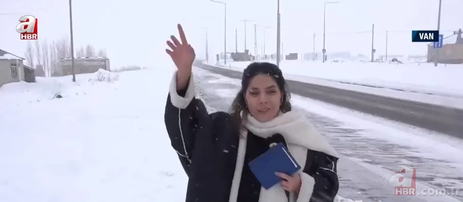 Çanakkale'de yoğun kar ve tipi! Buz pistine dönen yolda zorlu yayın... A Haber muhabiri Tayfun Er son durumu aktardı 22