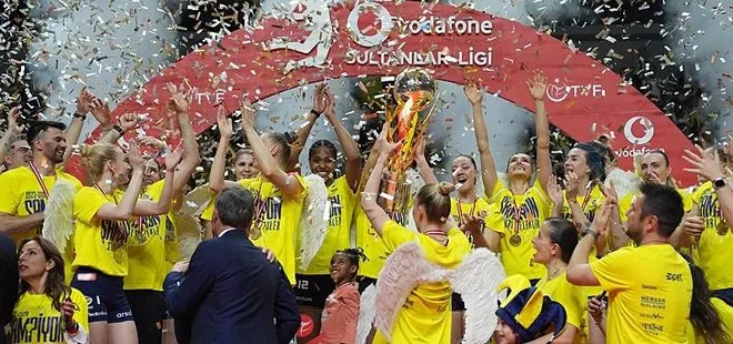 Fenerbahçe Opet üst üste ikinci kez şampiyon oldu! Sarı Laciverliler Eczacıbaşı Dynavit’i 3-0 mağlup etti