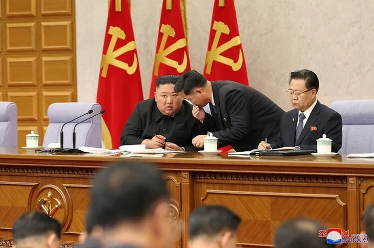 Kuzey Kore lideri Kim Jong-un’un yüzündeki ifade şoke etti! Dünya bu fotoğrafı konuşuyor!