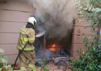 Balıkesir'de ev yangını: 1 kişi yaralandı