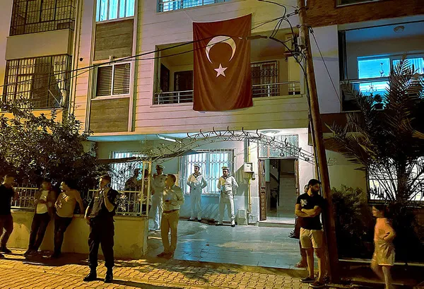 baskan-erdogandan-sehit-ailelerine-bassagligi-mesaji-1696925254117.jpg Başkan Erdoğan'dan şehit ailelerine başsağlığı mesajı - 3