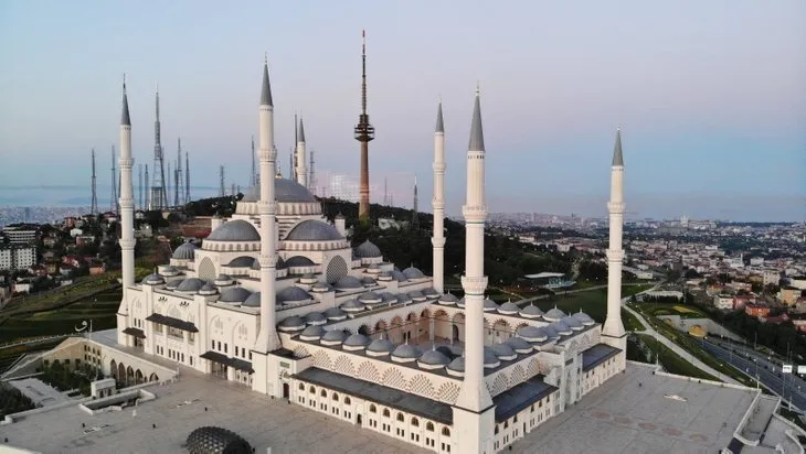 Türkiye'de bayram sabahı! Camiler bayram namazında boş kaldı...