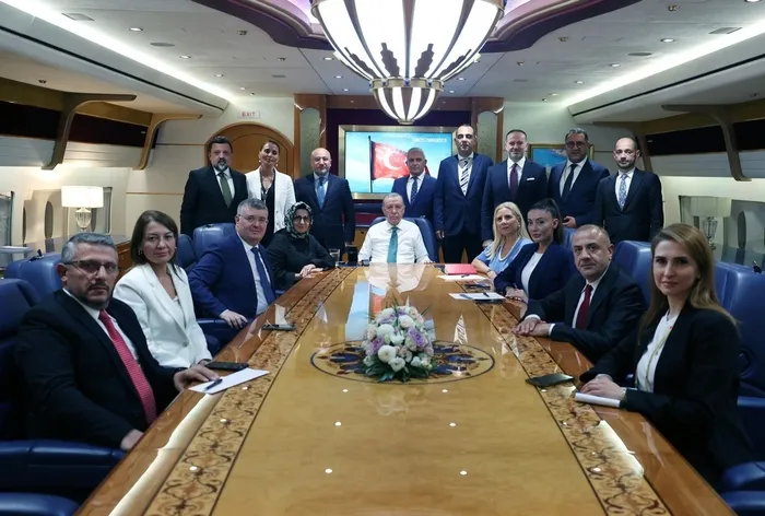 Başkan Erdoğan’dan CHP yönetimine eleştiri: 100 yıllık partiyi bir hırsızlık çetesinin fedaisi haline getirdiler