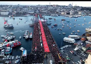 2026'nın ilk günü Galata Köprüsü'ne Gazze akını!