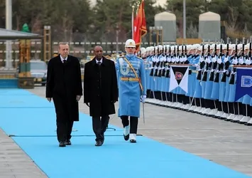 Erdoğan, Conde'yi resmi törenle karşıladı