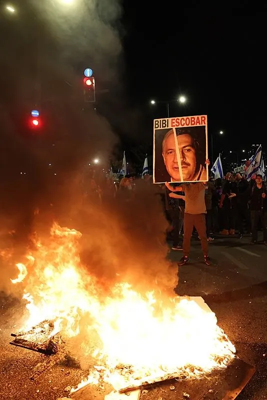 Binlerce İsrailli Gazze için Tel Aviv sokaklarında! Katil Netanyahu’ya istifa ve erken seçim çağrısı: Hemen şimdi erken seçim