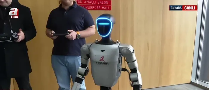 tsknin-yeni-muhafizi-rex-ve-ayin-fatihi-cherry-yerli-robotlar-goreve-hazir-1769601511926.jpg foto:ahaber.com.tr