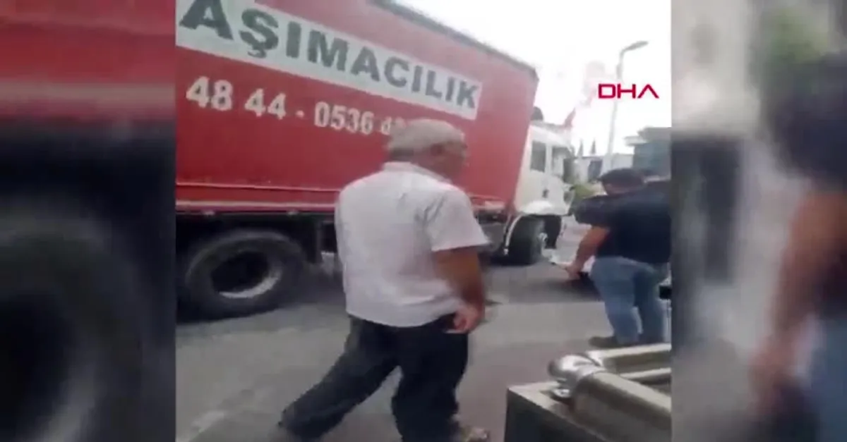 Esenyurt'ta kaza sonrası tekme yumruklu kavga kamerada