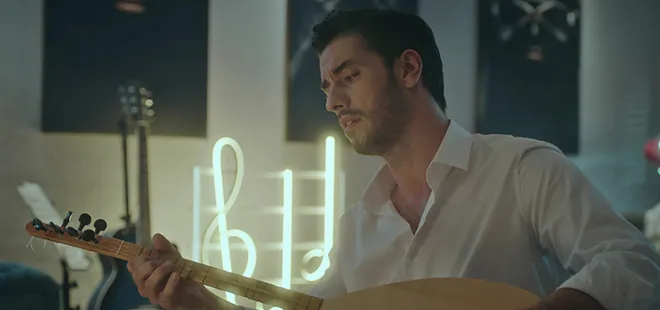 İkimizin Sırrı dizisinin Alp’i Aras Aydın’dan ‘Geceler Düşman’ yorumu