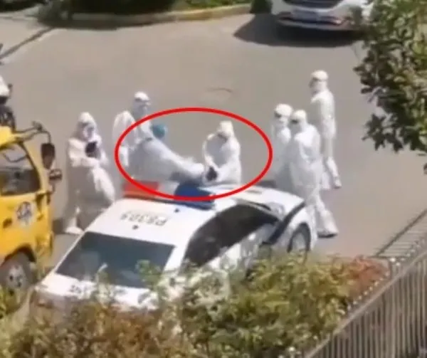 Çin’de halk kahramanları masalı kabusa döndü! Koronavirüs çalışanları eziyet oldu