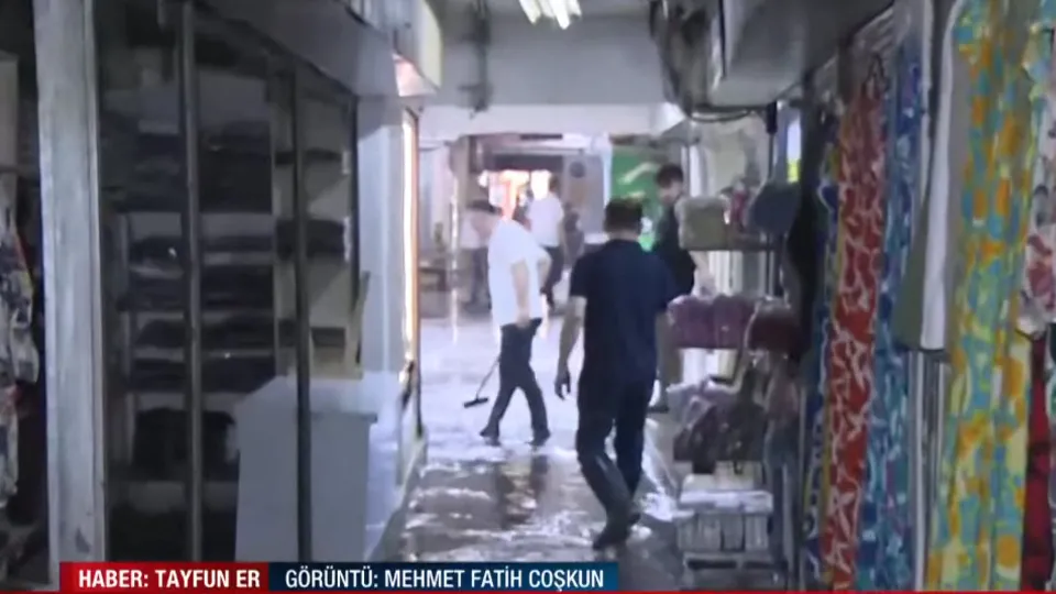 İzmir'in kalbi sular altında! CHP'li İzmir Büyükşehir Belediyesi çivi bile çakmadı