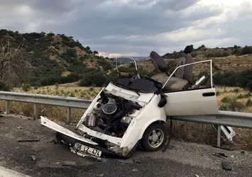 Ankara'da feci kaza: Otomobil ikiye ayrıldı