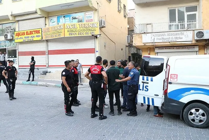 sanliurfada-silahli-kavgada-kan-akti-2-kardes-yaralandi-1720375087401.jpeg Şanlıurfa’da silahlı kavgada kan aktı! 2 kardeş yaralandı - 3