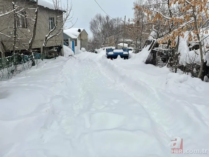 Araçlar yolda kaldı evler gömüldü! Türkiye kara teslim! Meteoroloji’den birçok ile yeni uyarılar