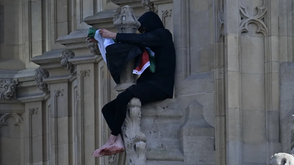 Big Ben’de tarihi protesto: Parlamento kulesinde “Özgür Filistin” sloganları!