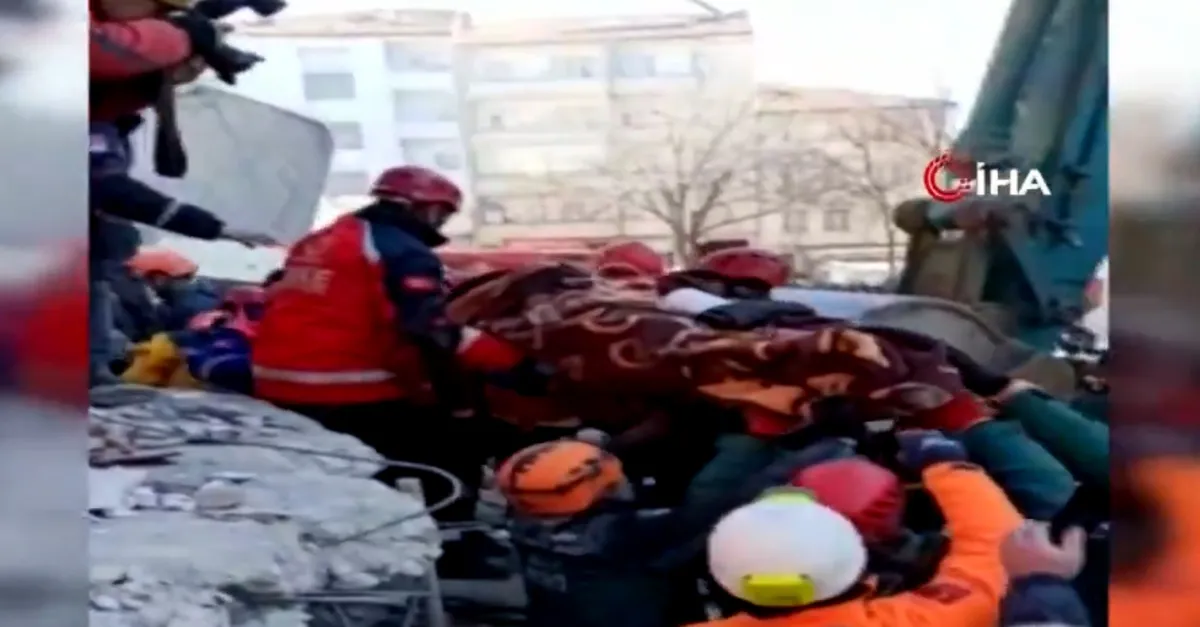 Son dakika: Azize Çelik'in eşi Cengiz Çelik ve oğlu enkazdan böyle kurtarıldı