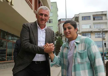 Olimpiyat Şampiyonu Busenaz Sürmenli'den mesaj! Sizi ağlatmaya devam edeceğim