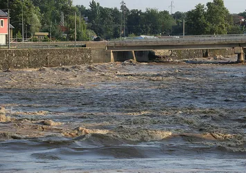 Samsun Valisi'nden uyarı: Irmak çevresinden uzak durun