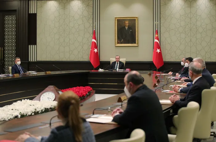 Son dakika: Ramazan'da tam kapanma olacak mı? Okullar kapanacak mı? Seyahat yasağı gelecek mi? Türkiye'nin gözü bu toplantıda