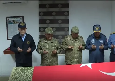 Bakan Akar ve Komuta Kademesi Süleyman Şah Türbesi'nde