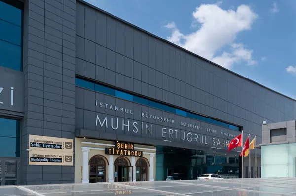 İstanbullu tiyatroseverler öfkeli! CHP’li İBB’ye tepki yağdı: 109 yıllık tiyatromuzu mahvettiniz